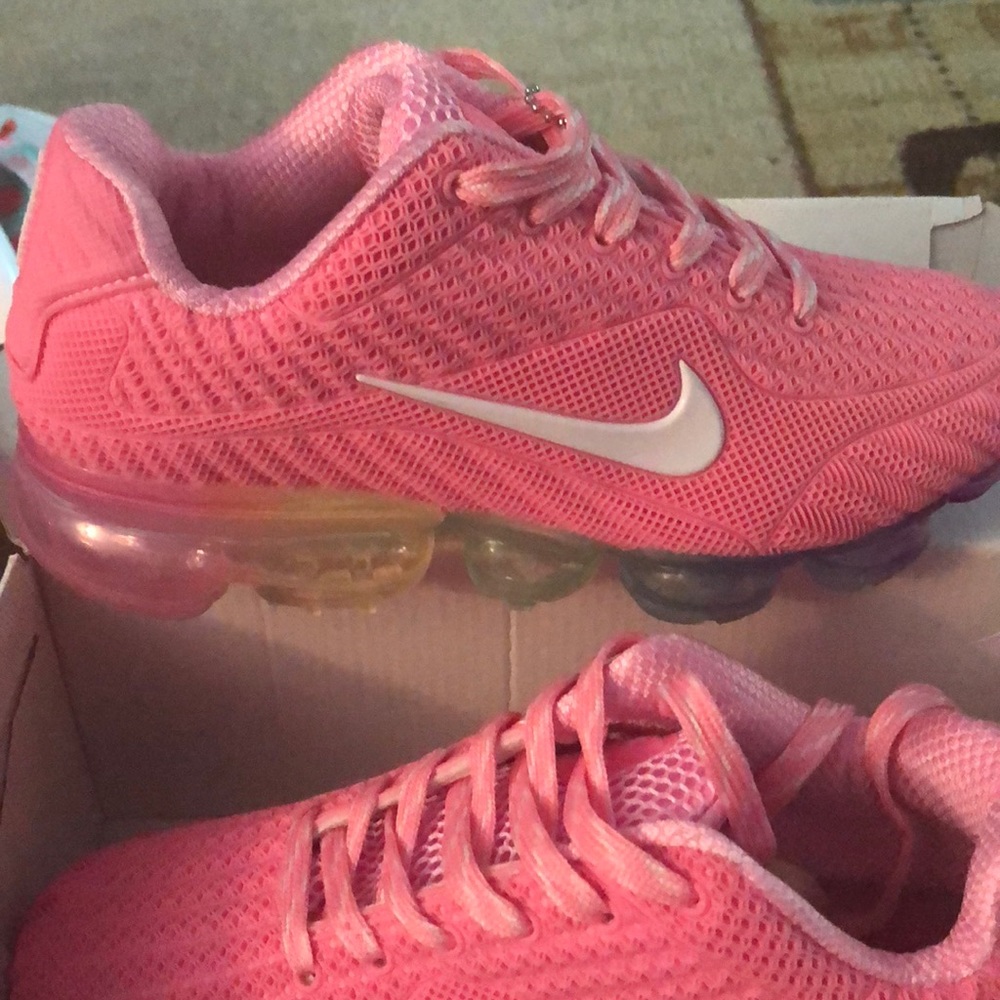Nike VaporMax size 8 runs small will fit 7.5